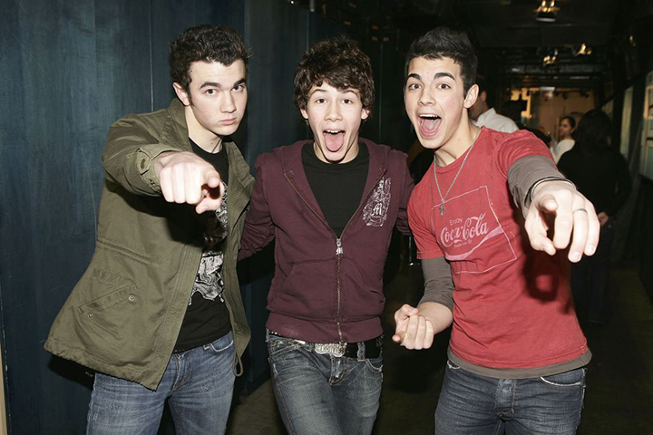 NEW YORK - MARCH 01:  (U.S. TABS OUT)  (L-R) Kevin, Nicholas, and Joe Jonas of The Jonas Brothers pose for a photo backstage during MTV's Total Request Live at the MTV Times Square Studios March 1, 2006 in New York City.  (Photo by Scott Gries/Getty Images)